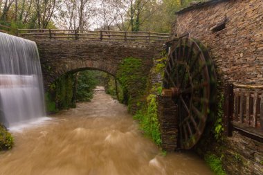 İspanya 'da buğday işlemek için eski değirmenler.