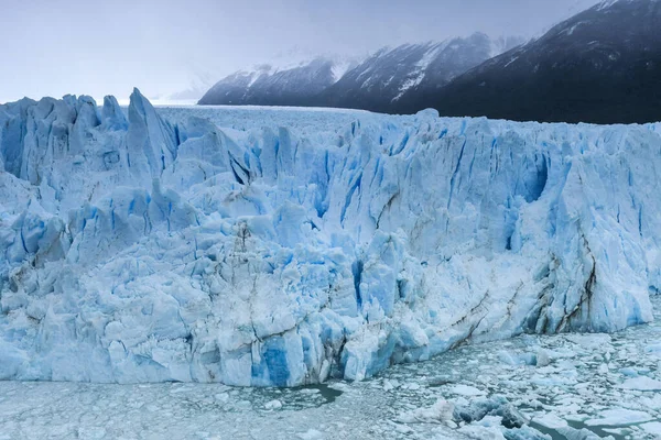 Perito-Moreno-Gletscher und argentinischer See — Stockfoto