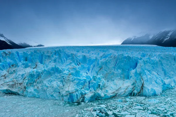 O Glaciar Perito Moreno e o Lago Argentina — Fotografia de Stock