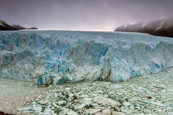 De Perito Moreno gletsjer en het meer van Argentinië — Stockfoto