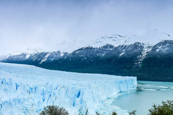 Ο παγετώνας Perito Moreno και η λίμνη της Αργεντινής — Φωτογραφία Αρχείου