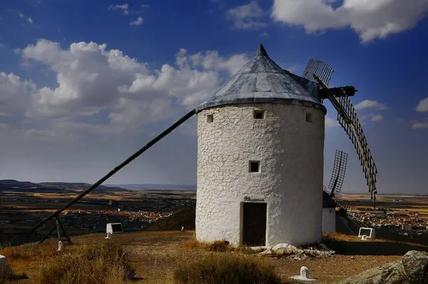 Molinos viejos para procesar trigo en España. — Foto de Stock