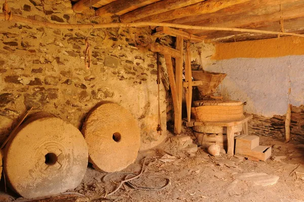 스페인에서 밀을 가공하는 오래 된 방앗간. — 스톡 사진