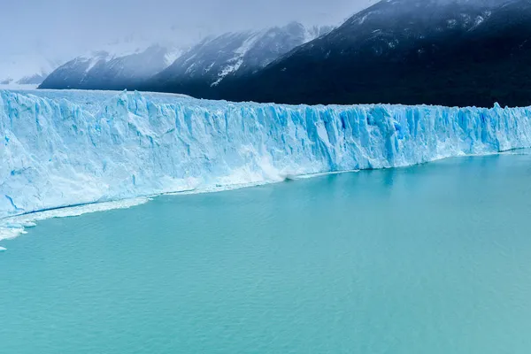 O Glaciar Perito Moreno e o Lago Argentina — Fotografia de Stock
