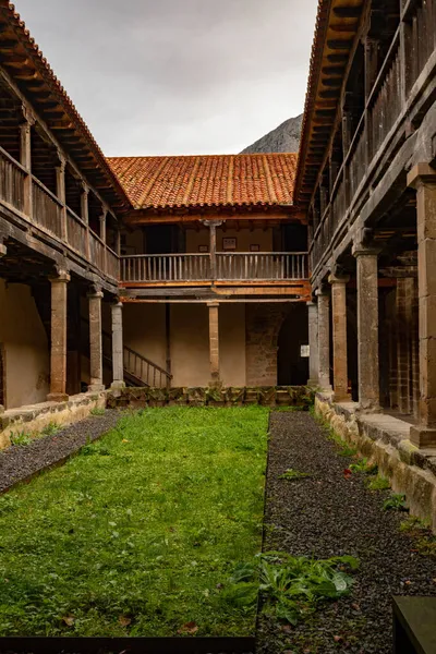 Asturias 'ın dini ve dini mimarisi - İspanya.