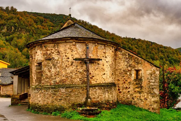 Religieuze en kerkelijke architectuur van Asturië - Spanje. — Stockfoto
