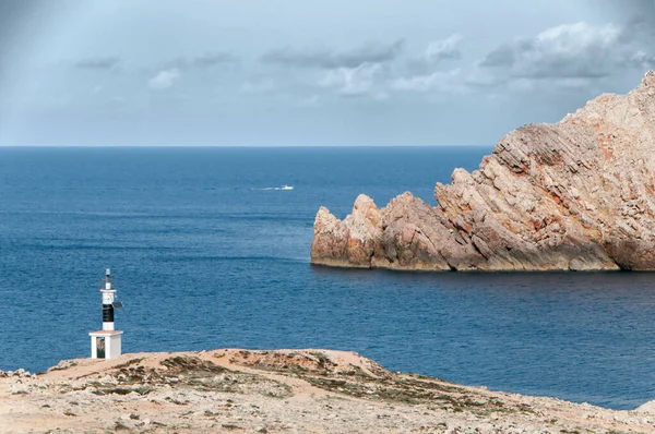 Прибрежный пейзаж Менорки - Балеарские острова - Испания. — стоковое фото