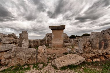 İspanya 'nın Minorca kentindeki Torre den Galmes Talayotik arkeoloji sahasında antik kalıntılar