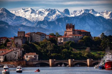 İspanya 'daki Cantabria toplumunun manzaraları.