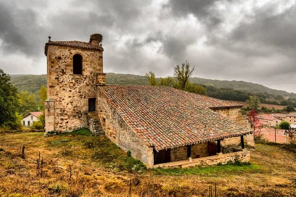 Romanesque Εκκλησία Της Santa Maria Cuena Στην Κανταβρία — Φωτογραφία Αρχείου