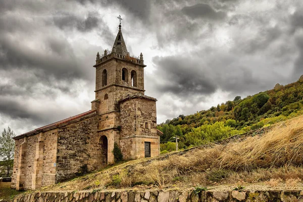 Kyrkan Santo Tomas Aquino Lomba Cantabria — Stockfoto