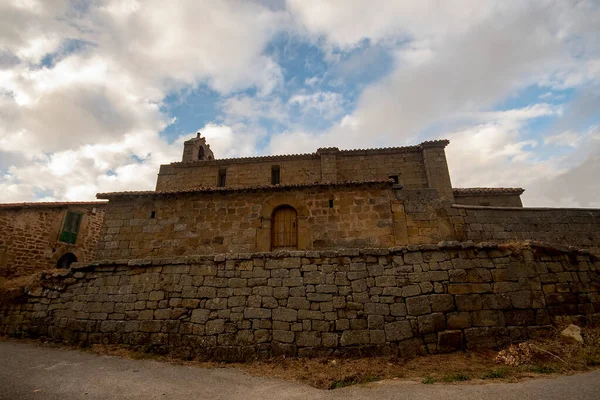 Serna Del Ebro的San Dionisio罗马式教堂 — 图库照片