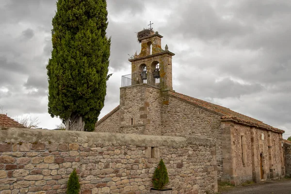 Romanische Kirche San Pelayo Navelda — Stockfoto