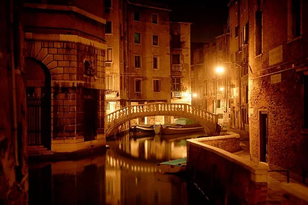 Vista Nocturna Los Canales Venecia Iluminada Por Noche — Foto de Stock