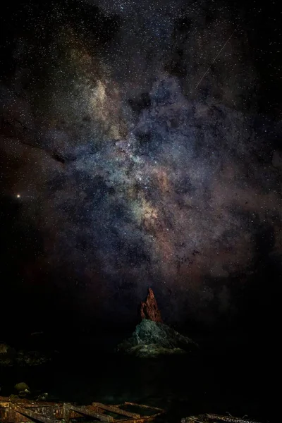 背景にミルキーな方法で シレナス島の夜の写真 — ストック写真