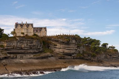 Santander Körfezi 'ndeki kayalıklar.