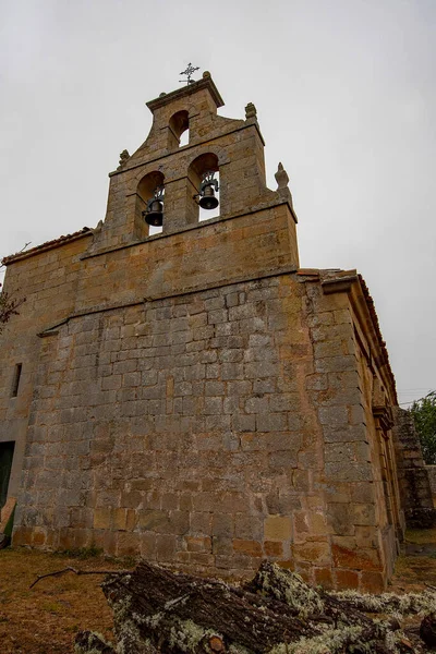 Arantiones镇San Vicente的罗马式教堂 — 图库照片
