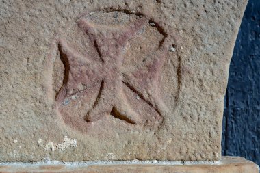 San Marcos Kilisesi 'nin taş işçiliğinde haç