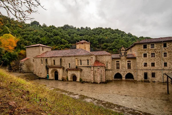 Cantabria 'daki Santo Toribio Manastırı.