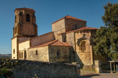 Manzaralar ve Cantabria 'nın dini mekanları.