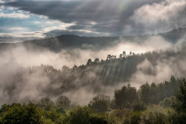 Manzaralar ve Cantabria 'nın dini mekanları.