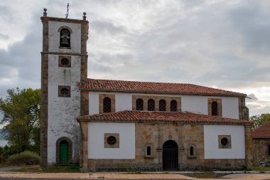 Manzaralar ve Cantabria 'nın dini mekanları.
