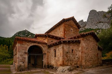 Manzaralar ve Cantabria 'nın dini mekanları.