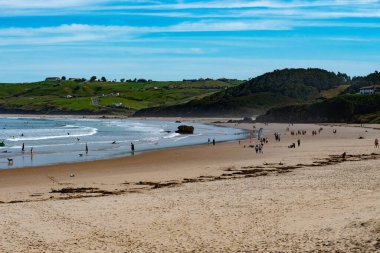 Cantabrian kıyılarının manzaraları ve yerleri.