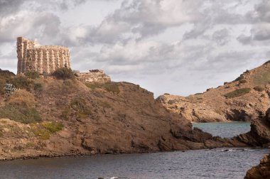 Menorca 'nın kıyı manzarası - Balear Adaları - İspanya