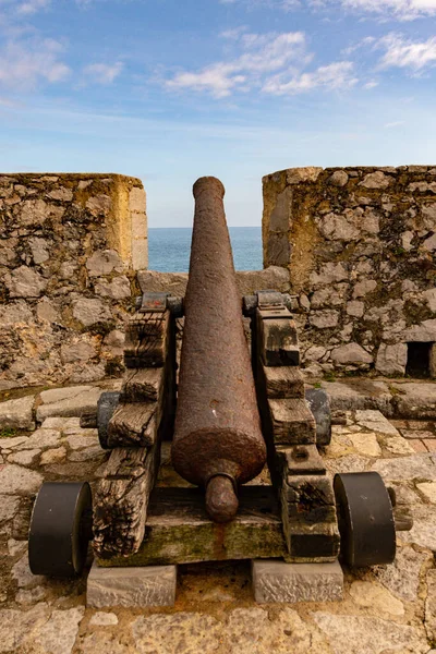 レーンのカーサ・デル・レイ砦の大砲. — ストック写真
