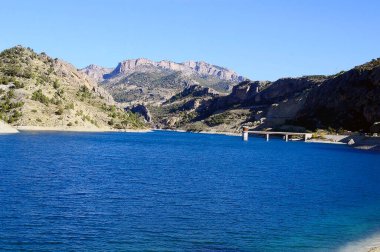 El Portillo rezervuarı Castril nehrinde yer almaktadır..