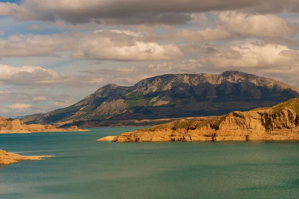 The Negratin reservoir, on the course of the Guadiana Menor river. — Stock Photo, Image