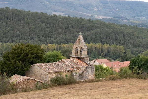 Romański kościół San Pedro w Ruijas de Valderredible — Zdjęcie stockowe