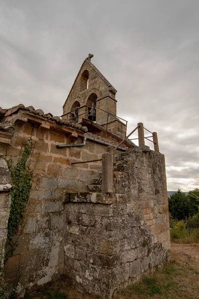 Romanische Kirche San Pedro in Ruijas de Valderredible — Stockfoto