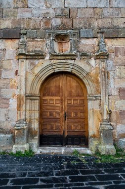 Susilla kasabasındaki San Miguel Kilisesi 'nin kapısı..
