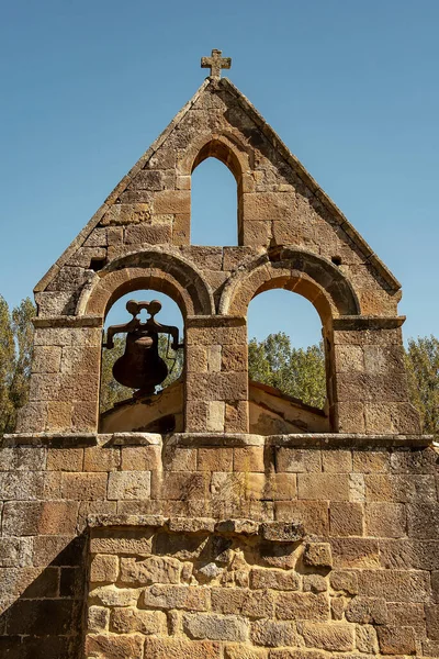 Torre de sino do eremitério românico de Santa Maria del Hito — Fotografia de Stock