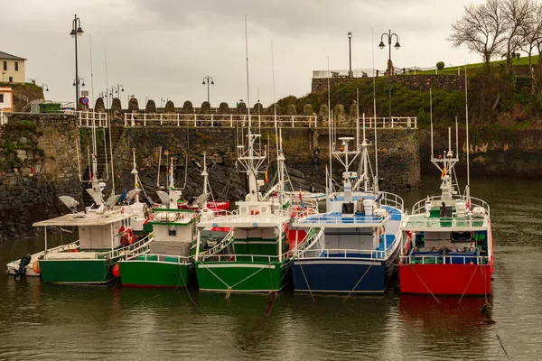 Kis halászkikötő Puerto de Vergában - Asturias — Stock Fotó