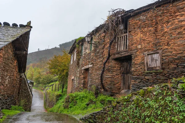 Das ländliche Dorf San Emiliano in Asturien — Stockfoto