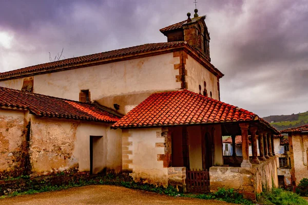 Santa Maria de Arbazal和puebluco教堂. — 图库照片