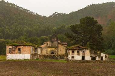 San Antolin de Bedon Manastırı.