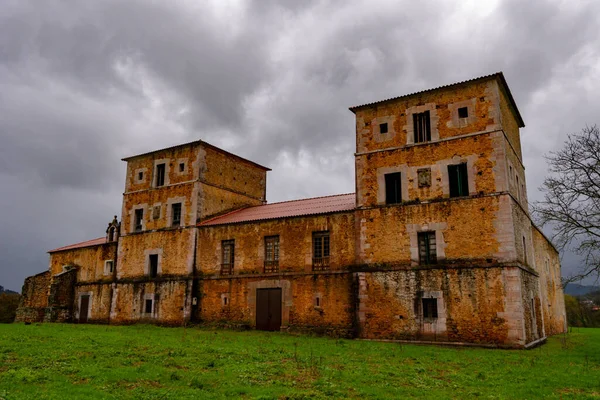 Llanera de Asturias的Villanueva宫. — 图库照片