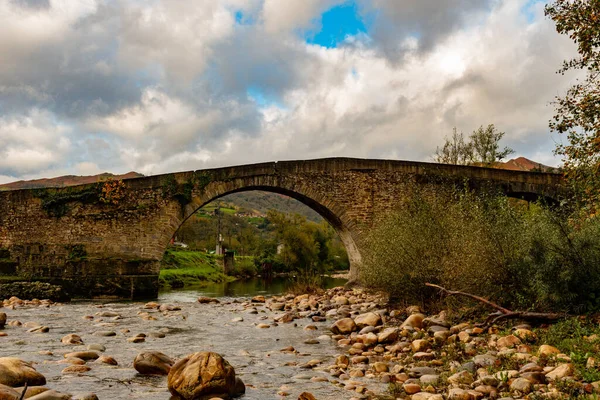 Romeinse brug van Arco, Asturië. — Stockfoto