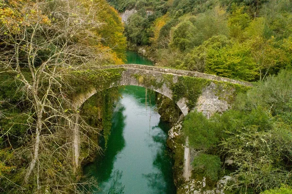 Terk edilmiş Roma Köprüsü, Asturias.