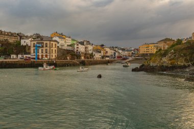 Asturias 'taki Tapia de Casariego balıkçılık limanı.