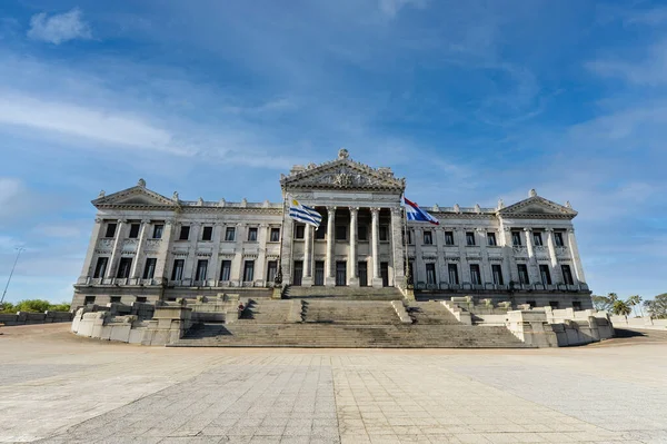 Palácio da sede do poder legislativo. — Fotografia de Stock