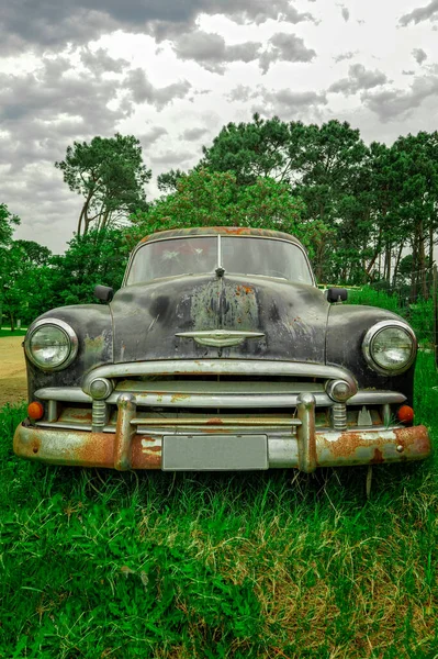 Véhicule classique abandonné en Uruguay. — Photo