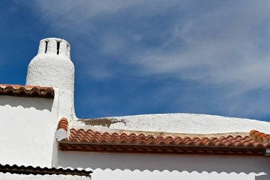 Granada bölgesindeki beyaz bacalar, mağara evleri..