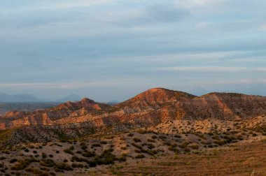Gorafe 'nin Çorak Toprakları' nın tepeleri ve tepeleri - Granada.