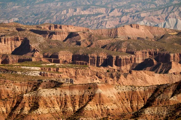 Klimmen en kliffen van de Badlands van Gorafe - Granada. — Stockfoto