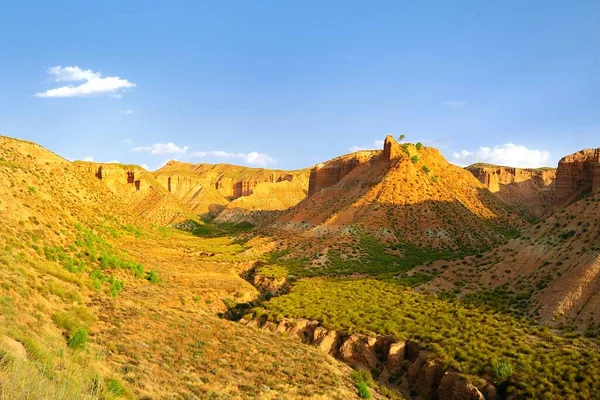 Crests and cliffs of the Badlands of Gorafe - Granada. — Stock Photo, Image